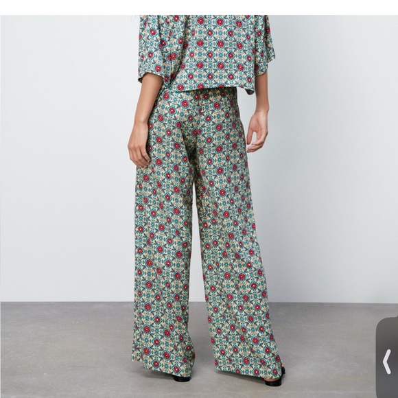 Zara Pants - Zara 100% viscosa Multicolor Floral Wide Leg Pants